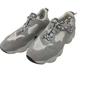 Public Desire Wolf white and gray
mix chunky sneakers 37/6.5